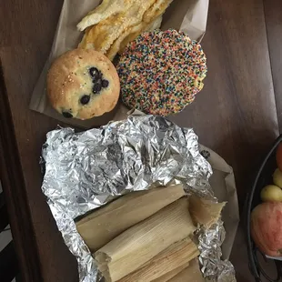 First time I tried that long yellow bread and it was so good! Not dry or flaky it has sesame seeds too.