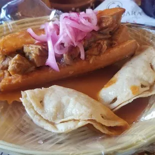 Torta ahogada!! Estilo Tapatío y con el birote auténtico.  ¡Excelente!  Speaking as one who grew up in GDL, this is the real deal!