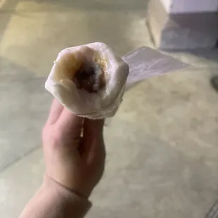 Paleta con cajeta in the middle of