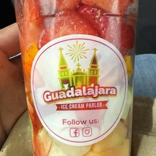 Fruit with tahin and sauce