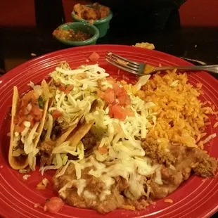 3 crispy tacos, rice and refried beans. Quite good!