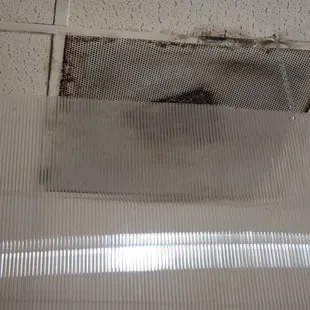 We were seated at a booth and water dripped all over us from the ceiling jose our waiter was great