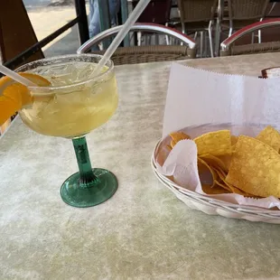 drink, nachos