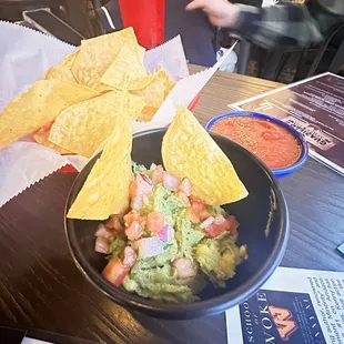 A delicious bowl of fresh guacamole