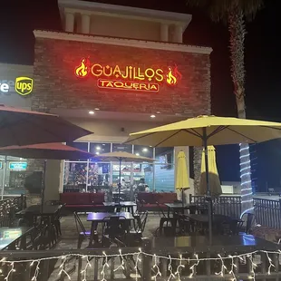 the outside of the restaurant