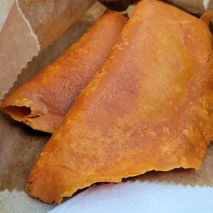 2 empanadas