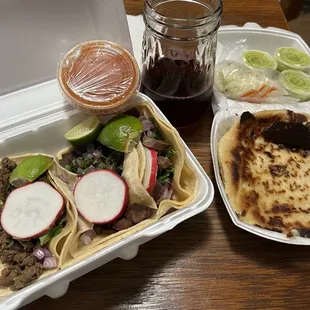 Tacos &amp; Pupusas