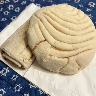 Concha &amp; pierna with strawberry filling