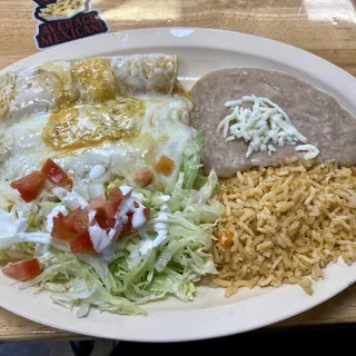 ENCHILADAS ROJAS DE POLLO O QUESO (Chicken or cheese red enchiladas)