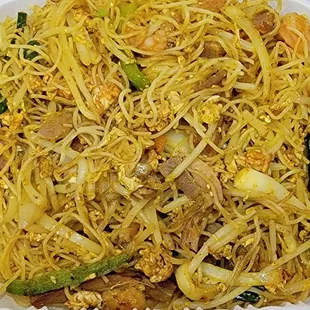 a plate of noodles