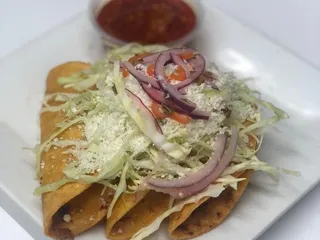 La Victoria Tacos y Mariscos Restaurante