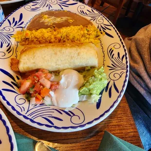 a plate of mexican food