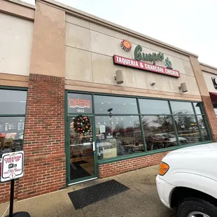 the outside of the restaurant