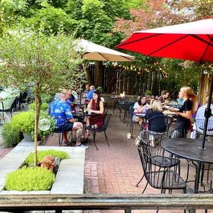 Guarino&apos;s Restaurant Patio