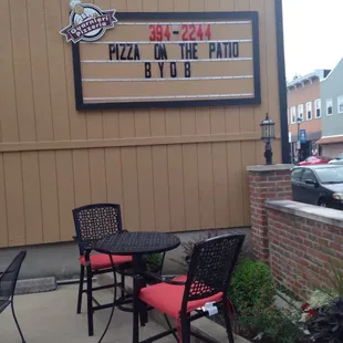 the outside of the restaurant