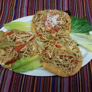 Tostadas de  chow mein .guatemalteco deleitate tu paladar delicioso