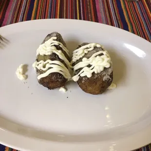 Fried plantains with black beans in the inside and sour cream on top! Yummy!