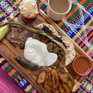churrasco con platanos