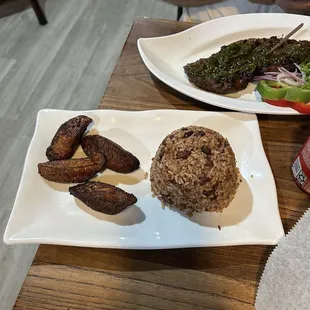 Maduros Fritos y Gallo Pinto