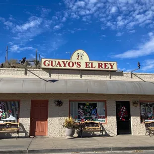 the outside of a restaurant