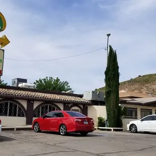 Excellent food app low decent prices.