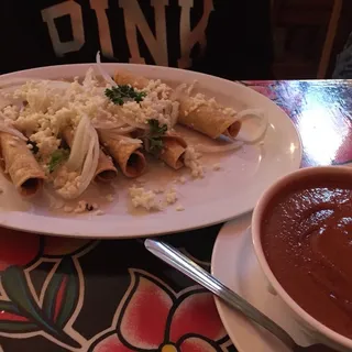 Taquitos Fritos de Picadillo de Pollo