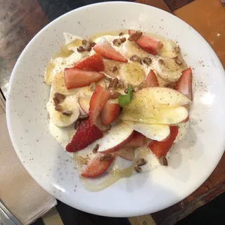 Granola with Fruit & Yogurt