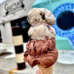 a hand holding an ice cream cone