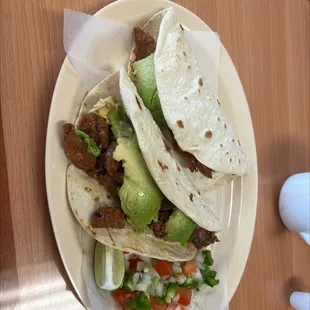 Tripas.   Con guacamole  pico de gallo