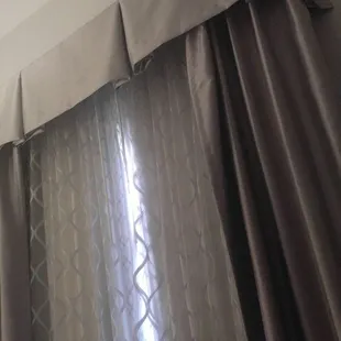 Fairly nice room. Clean 2 queen bed, fridge, microwave, tv...broken chair and phone cord ripped out of wall.