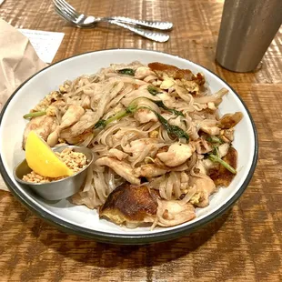 Pad Thai with chickens