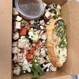 Mediterranean salad with chicken