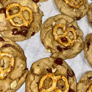 a tray of pretzel cookies