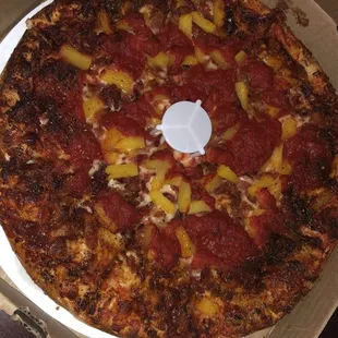 12" Medium - The Hawaiian  missing out if you don't get it we'll done with extra sauce