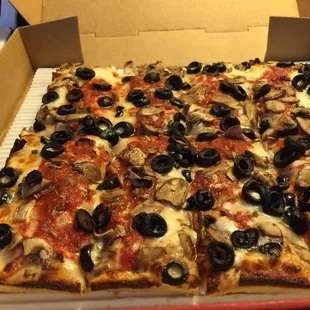 Mushroom, black olive Detroit with spicy sauce.