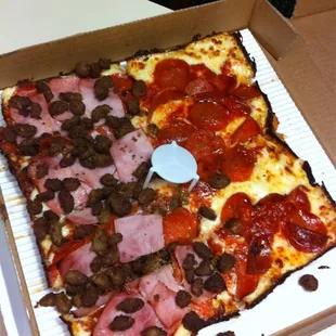 Deep dish pizza (Half &quot;The Meaty&quot;)
