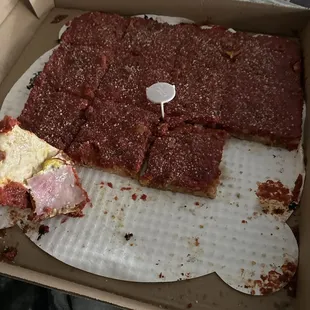 Literally no toppings on this pizza which was supposed to have 5+ toppings. Very disappointing.