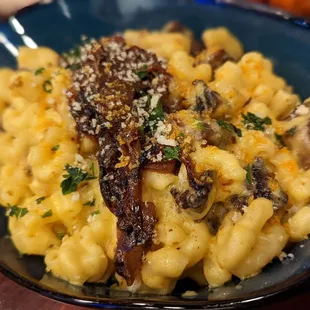 Smoked brisket mac and cheese with caramelized onions upgrade 4 out of 5