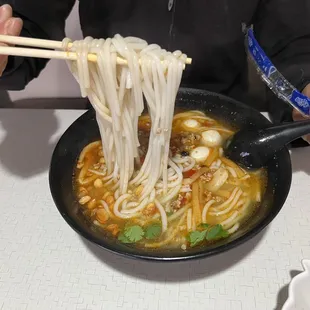 Spicy and sour noodle soup