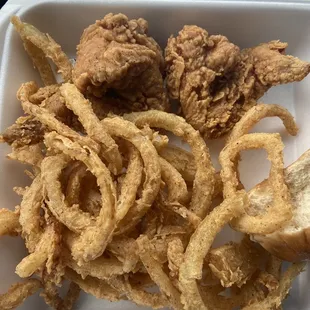 chicken wings and fried chicken, bbq chicken, fried chicken wings, chicken, bbq wings, chicken wings, fried chicken, poultry, food