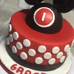 Custom cakes and desserts