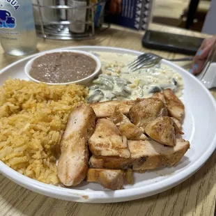 Chicken and rajas with sour cream.