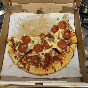 Deluxe Pizza w/garlic