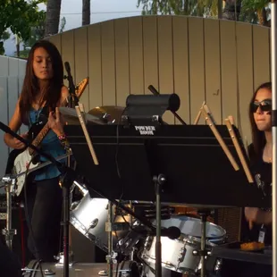 ...Live and loud at The Honolulu Aquarium...