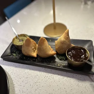 VEGGIE SAMOSA