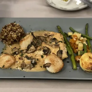 Snapper &amp; scallops in mushroom sauce