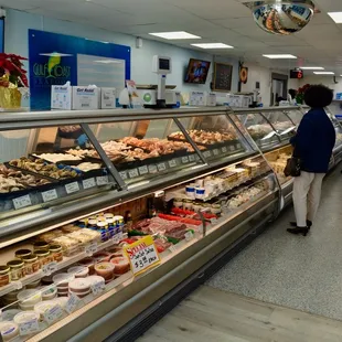 Displaying 34 feet of Seafood