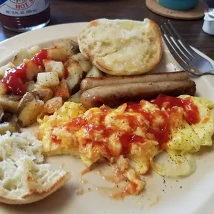 a plate of breakfast food