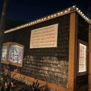 GULLIVER&apos;S Restaurant, Irvine, CA!  All Decked Out for the Happy Holidays!  It&apos;s the Most Wonderful Time of the Year!  (12/8/2023 Visit)
