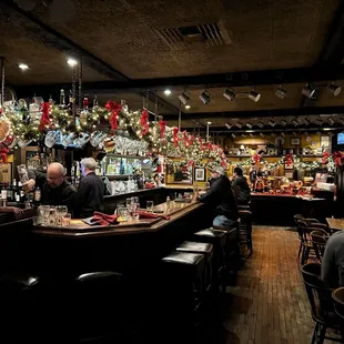 GULLIVER&apos;S Restaurant, Irvine, CA!  All Decked Out for the Happy Holidays!  It&apos;s the Most Wonderful Time of the Year!  (12/13/2024 Visit)
